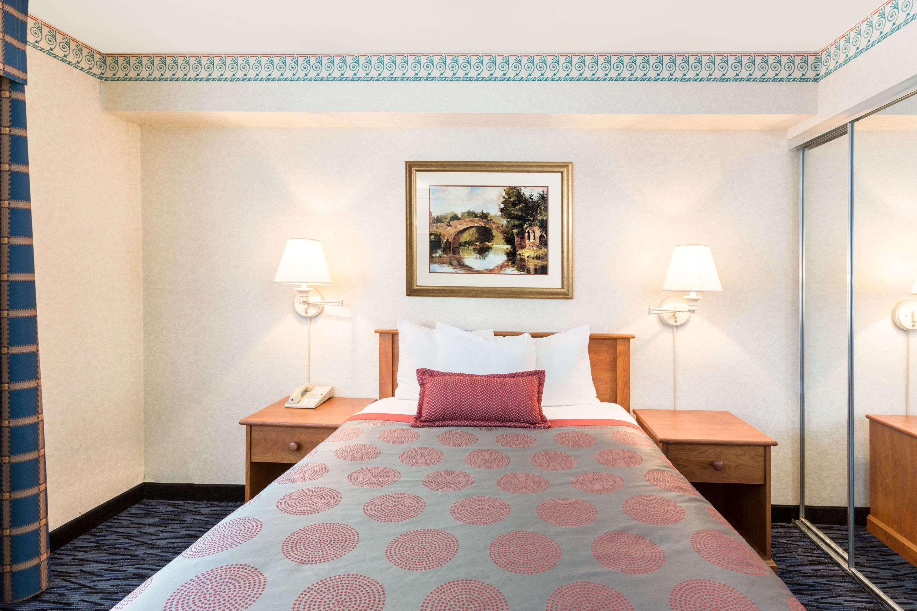 Ramada By Wyndham Kent Seattle Area Otel Dış mekan fotoğraf