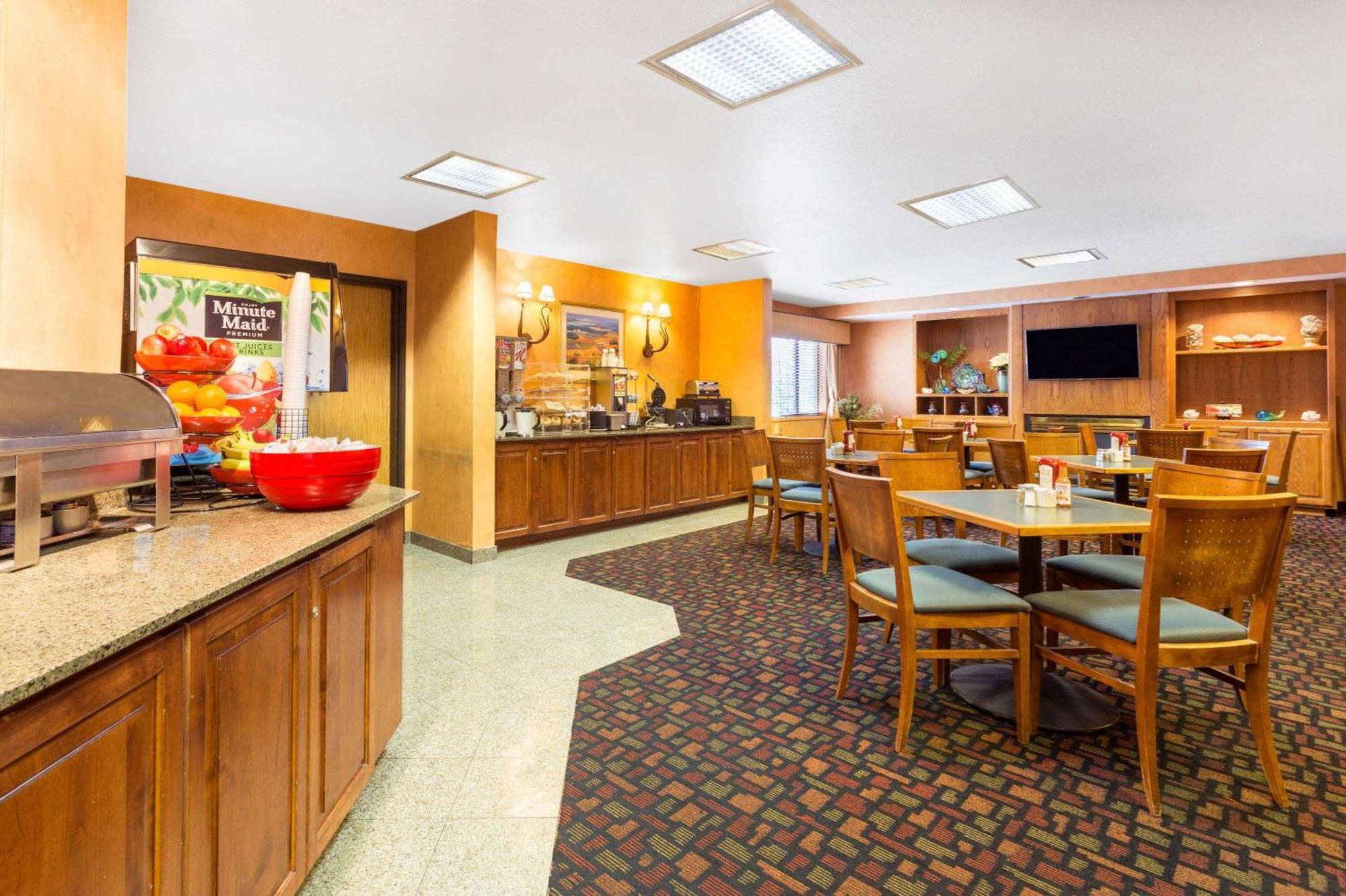 Ramada By Wyndham Kent Seattle Area Otel Dış mekan fotoğraf